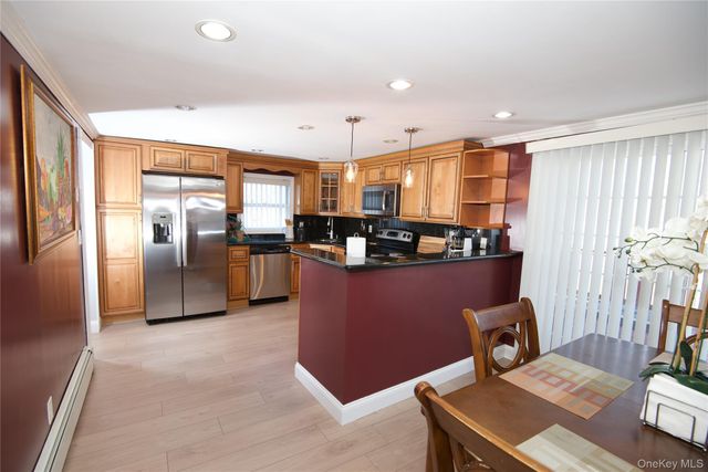 528 14th Street, West Babylon, NY 11704