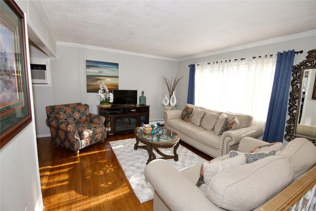 528 14th Street, West Babylon, NY 11704