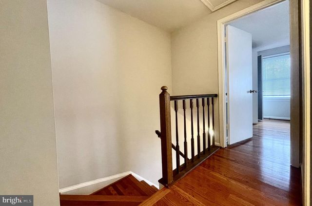 7353 CRESTLEIGH CIR, Alexandria, VA 22315