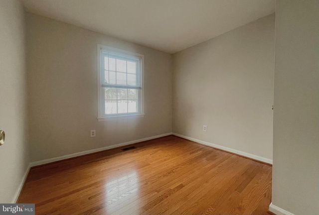 7353 CRESTLEIGH CIR, Alexandria, VA 22315