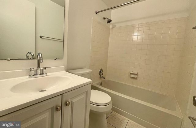 7353 CRESTLEIGH CIR, Alexandria, VA 22315