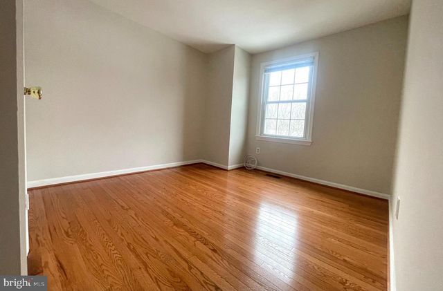 7353 CRESTLEIGH CIR, Alexandria, VA 22315