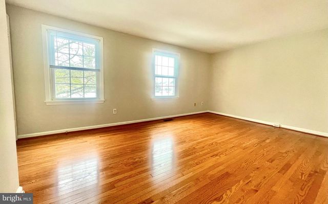 7353 CRESTLEIGH CIR, Alexandria, VA 22315