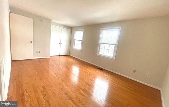 7353 CRESTLEIGH CIR, Alexandria, VA 22315