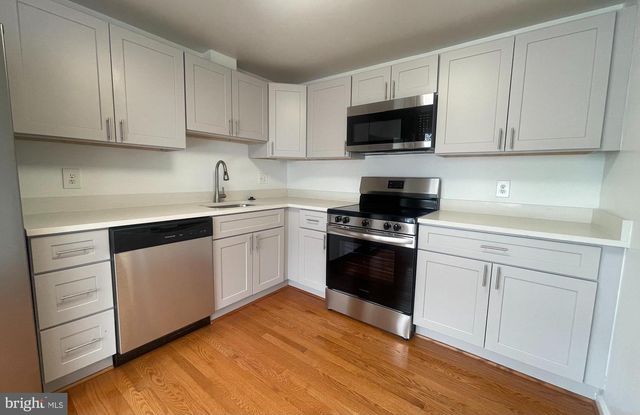 7353 CRESTLEIGH CIR, Alexandria, VA 22315