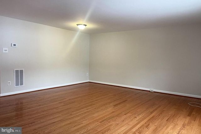 7353 CRESTLEIGH CIR, Alexandria, VA 22315