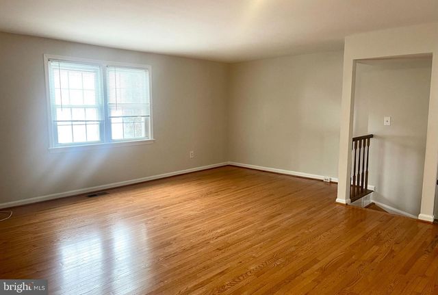 7353 CRESTLEIGH CIR, Alexandria, VA 22315