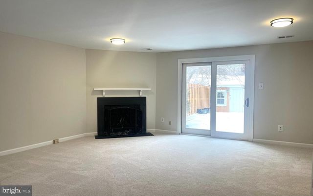 7353 CRESTLEIGH CIR, Alexandria, VA 22315