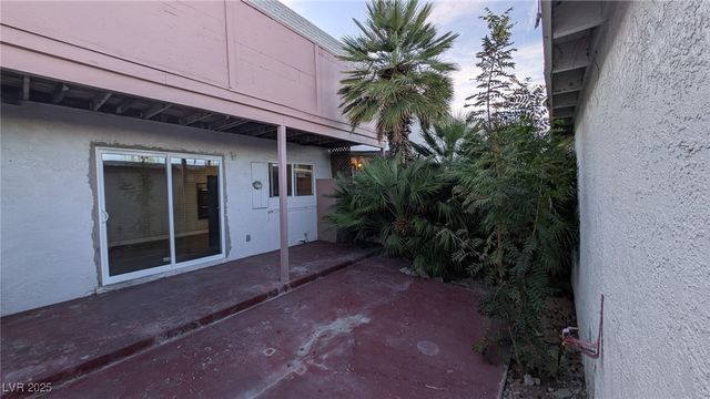 426 Greenbriar Townhouse Way, Las Vegas, NV 89121