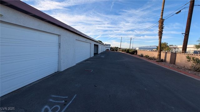 426 Greenbriar Townhouse Way, Las Vegas, NV 89121