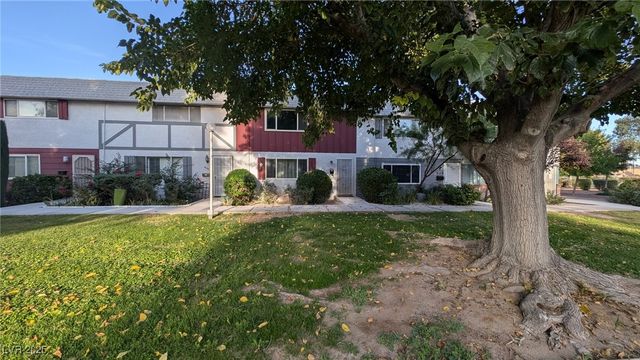 426 Greenbriar Townhouse Way, Las Vegas, NV 89121