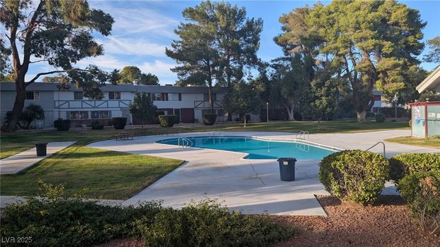 426 Greenbriar Townhouse Way, Las Vegas, NV 89121