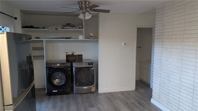 426 Greenbriar Townhouse Way, Las Vegas, NV 89121