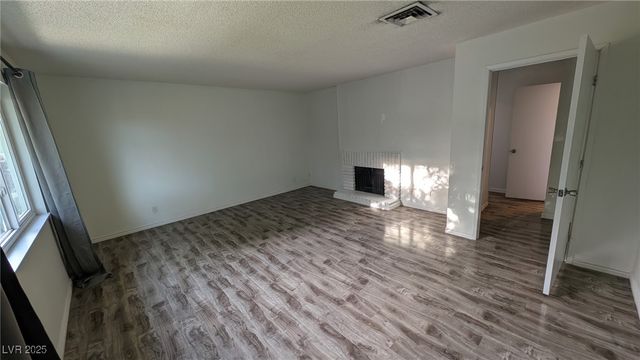 426 Greenbriar Townhouse Way, Las Vegas, NV 89121