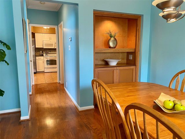 2478 Bering Drive, Houston, TX 77057