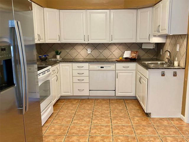 2478 Bering Drive, Houston, TX 77057