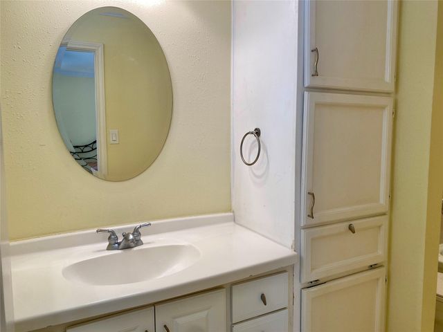 2478 Bering Drive, Houston, TX 77057