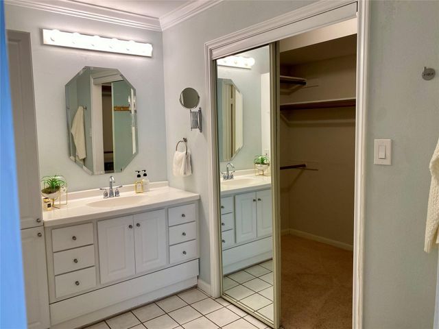 2478 Bering Drive, Houston, TX 77057