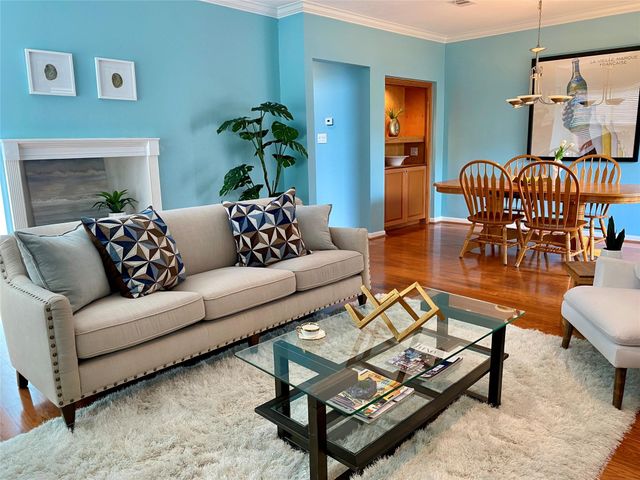 2478 Bering Drive, Houston, TX 77057