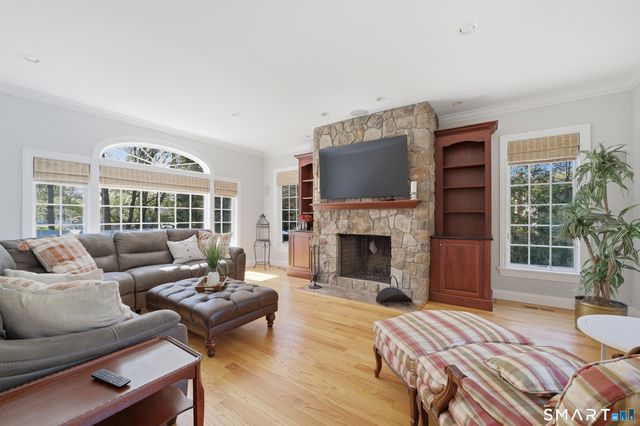 33 Club Circle, Stamford, CT 06905