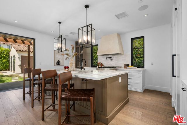 635 Seward Street, Los Angeles, CA 90004