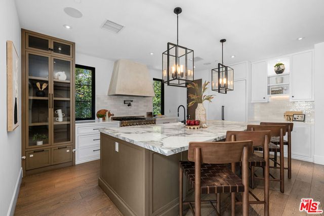 635 Seward Street, Los Angeles, CA 90004
