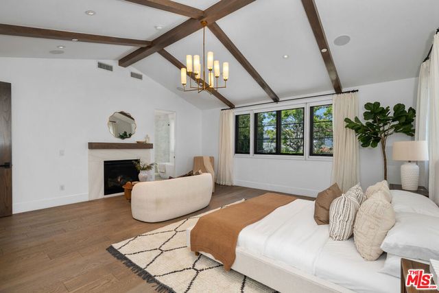 635 Seward Street, Los Angeles, CA 90004