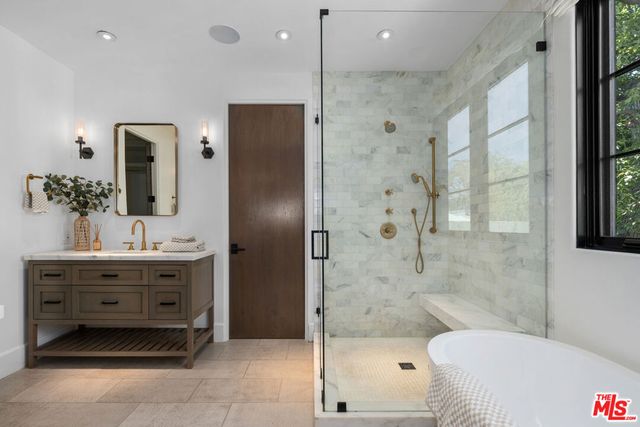 635 Seward Street, Los Angeles, CA 90004