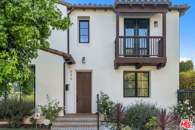 635 Seward Street, Los Angeles, CA 90004