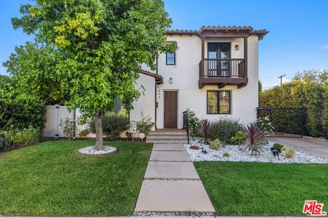 635 Seward Street, Los Angeles, CA 90004