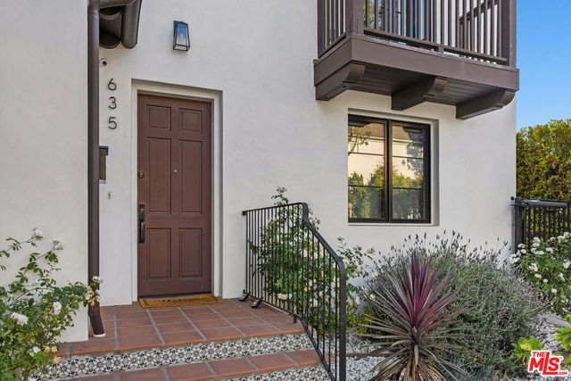 635 Seward Street, Los Angeles, CA 90004