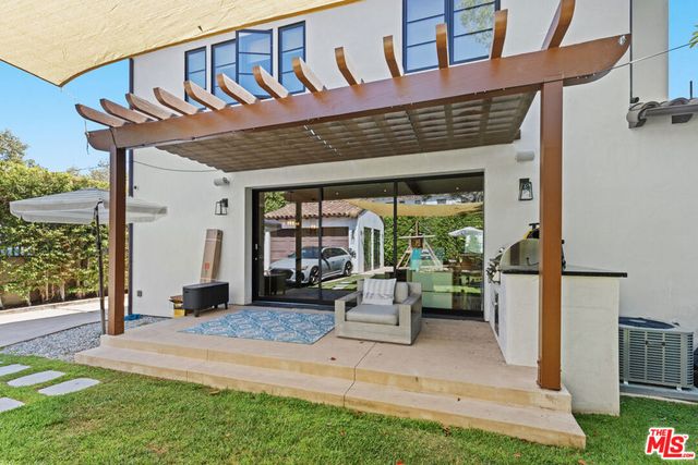 635 Seward Street, Los Angeles, CA 90004