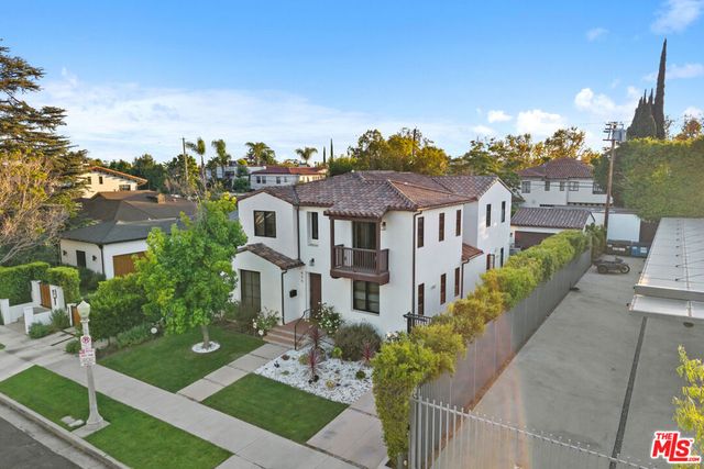 635 Seward Street, Los Angeles, CA 90004