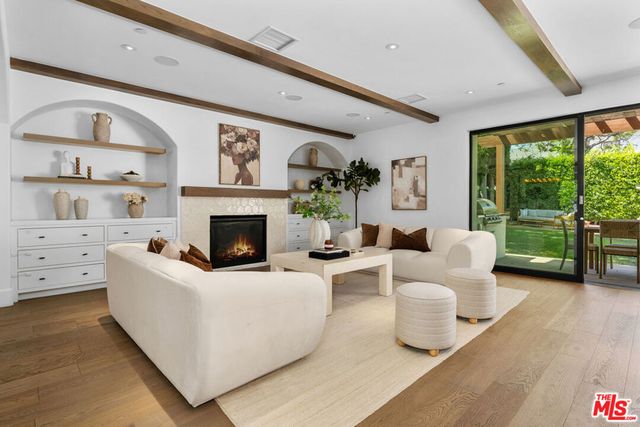 635 Seward Street, Los Angeles, CA 90004