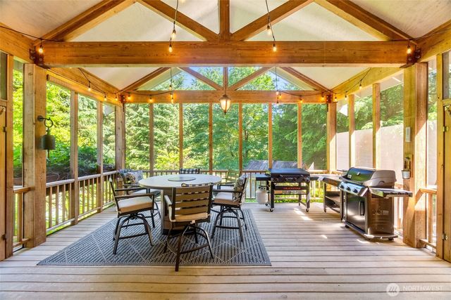 11500 Weisenberger Road SE, Rainier, WA 98576