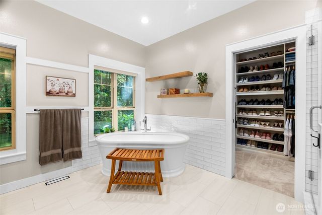 11500 Weisenberger Road SE, Rainier, WA 98576