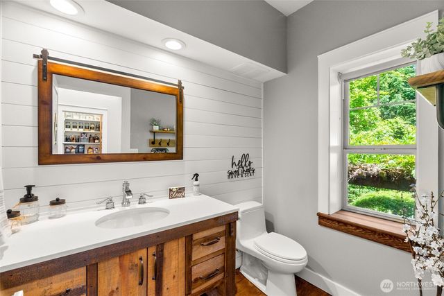 11500 Weisenberger Road SE, Rainier, WA 98576