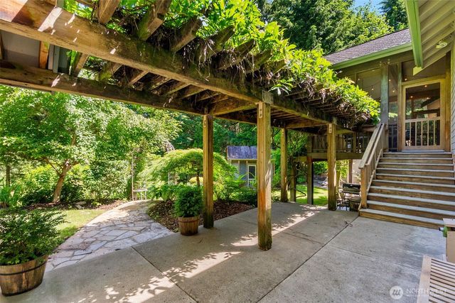 11500 Weisenberger Road SE, Rainier, WA 98576