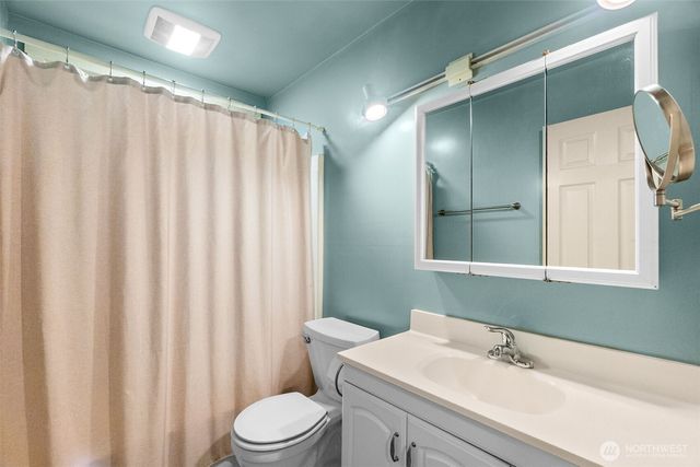 11500 Weisenberger Road SE, Rainier, WA 98576