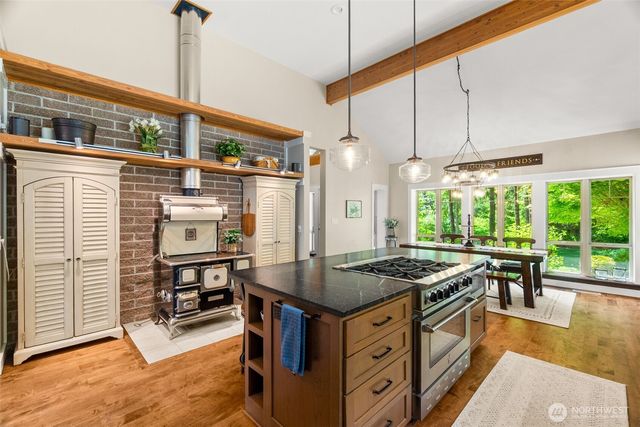 11500 Weisenberger Road SE, Rainier, WA 98576