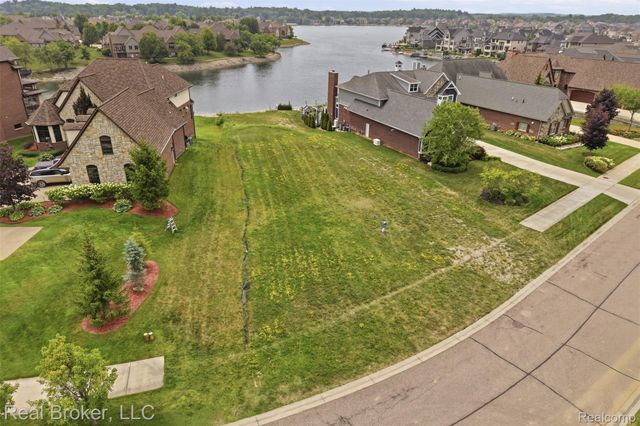 10407 Stoney Point Drive, Green Oak Township, MI 48178