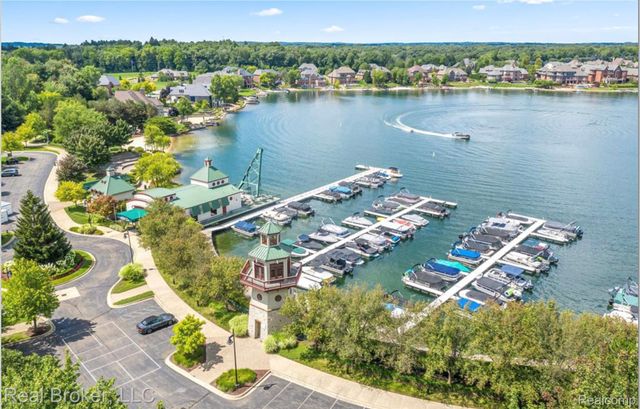 10407 Stoney Point Drive, Green Oak Township, MI 48178
