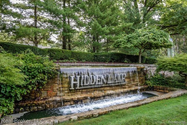 10407 Stoney Point Drive, Green Oak Township, MI 48178