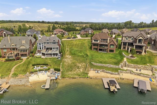 10407 Stoney Point Drive, Green Oak Township, MI 48178