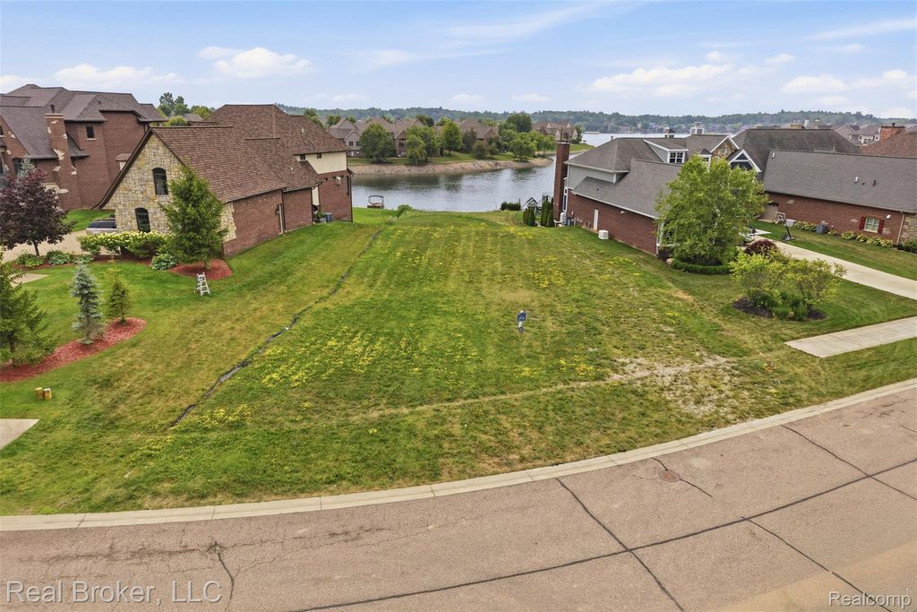 10407 Stoney Point Drive, Green Oak Township, MI 48178