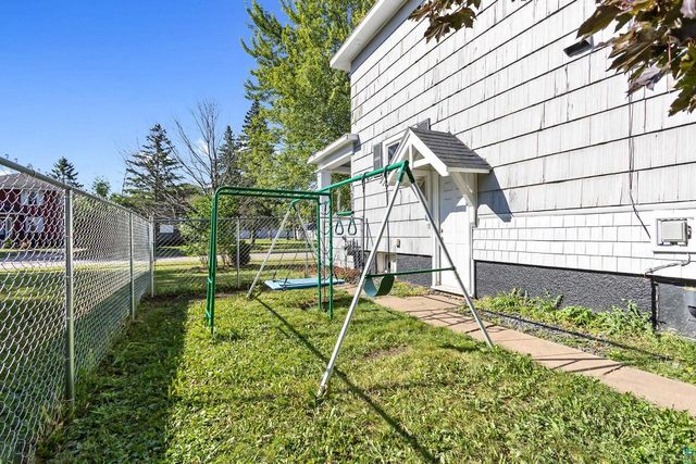 917 N 21st St, Superior, WI 54880