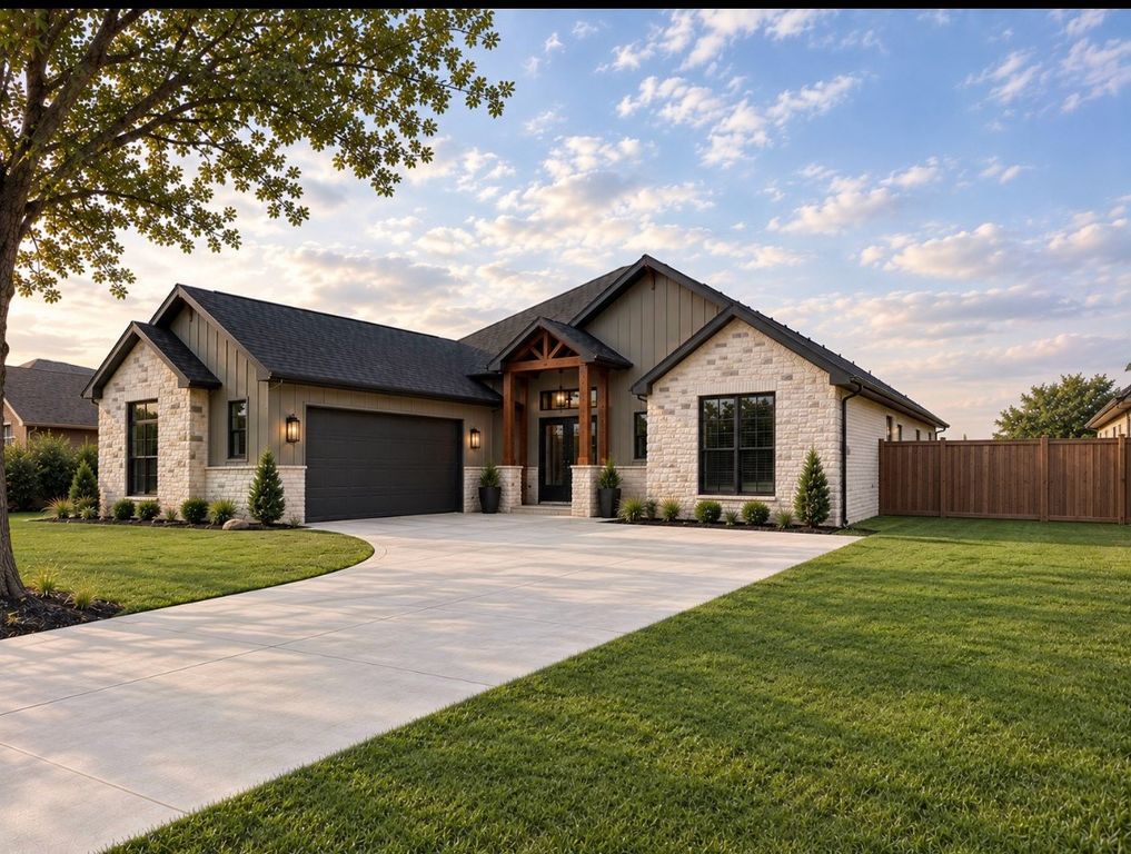 10004 Stoneleigh Drive, Benbrook, TX 76126
