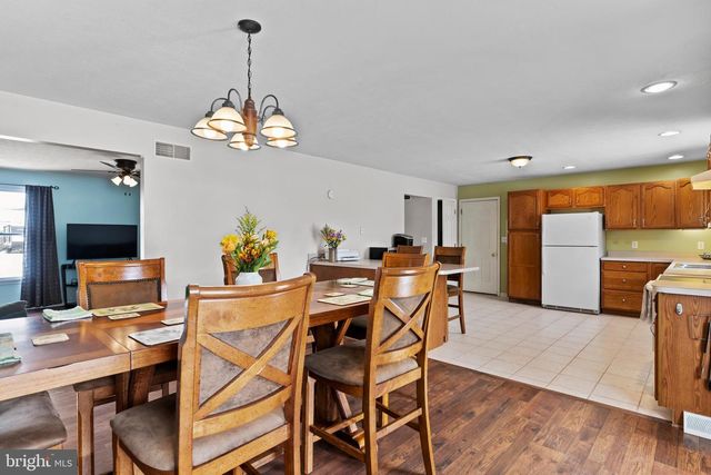 31 LONGSTREET DR, Carlisle, PA 17013