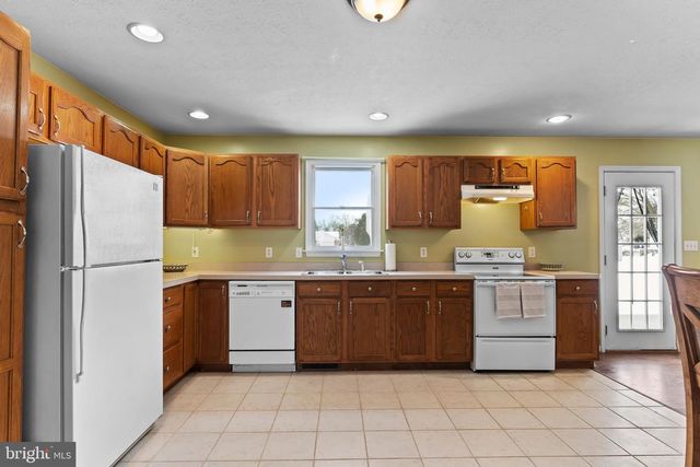 31 LONGSTREET DR, Carlisle, PA 17013