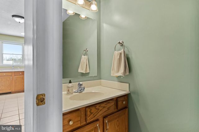 31 LONGSTREET DR, Carlisle, PA 17013